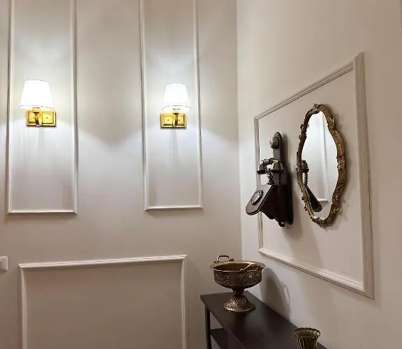 Glint House Royal - Sapienza 4* Рим